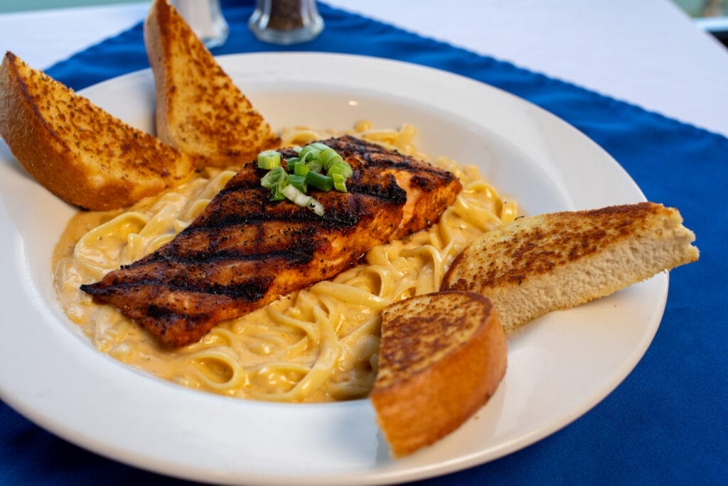 crows nest blackened salmon fettuccine (4)
